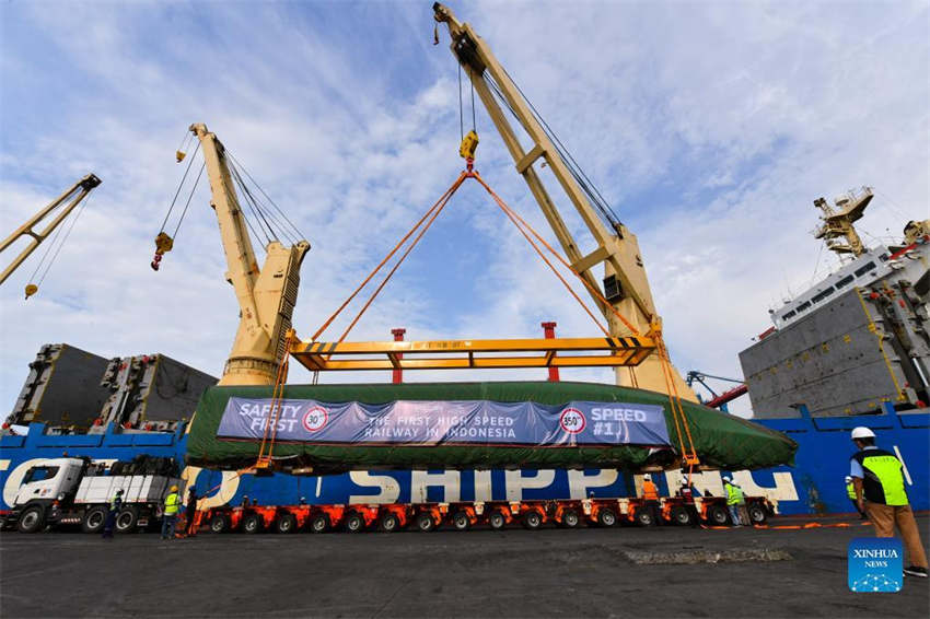 Trens de alta velocidade Jakarta-Bandung fabricados na China s?o inaugurados na Indonésia