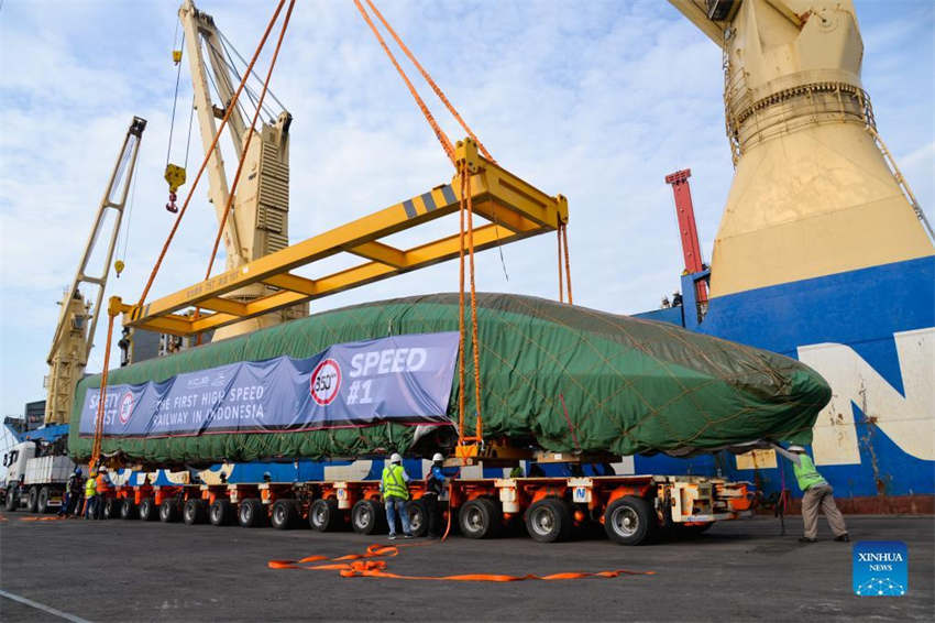 Trens de alta velocidade Jakarta-Bandung fabricados na China s?o inaugurados na Indonésia