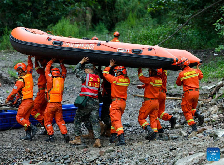 Esfor?os de resgate seguem em andamento em Sichuan