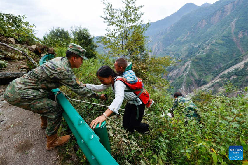 Esfor?os de resgate seguem em andamento em Sichuan