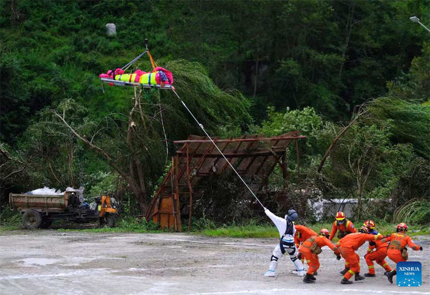 Esfor?os de resgate seguem em andamento em Sichuan