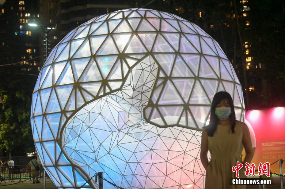 Hong Kong: Show de lanternas do Festival do Meio Outono é realizado no Parque Victoria 