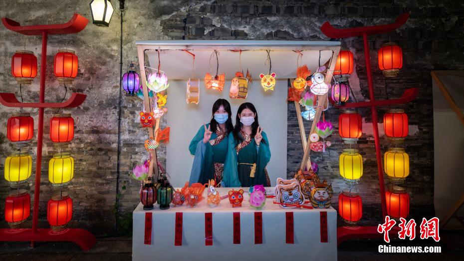 Zhejiang: atividades com características chinesas s?o favorecidas pelos turistas durante Festival do Meio do Outono