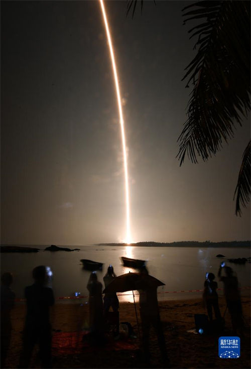 China lan?a satélite Zhongxing-1E com sucesso