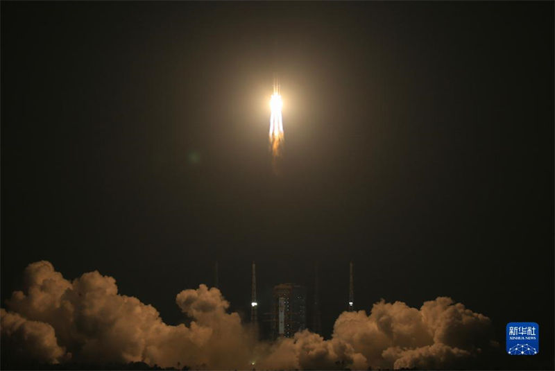 China lan?a satélite Zhongxing-1E com sucesso