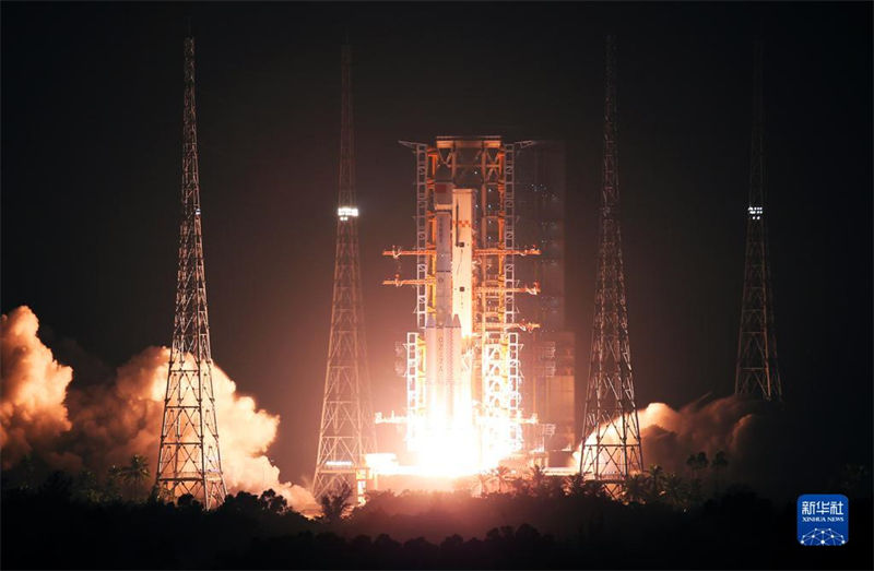 China lan?a satélite Zhongxing-1E com sucesso