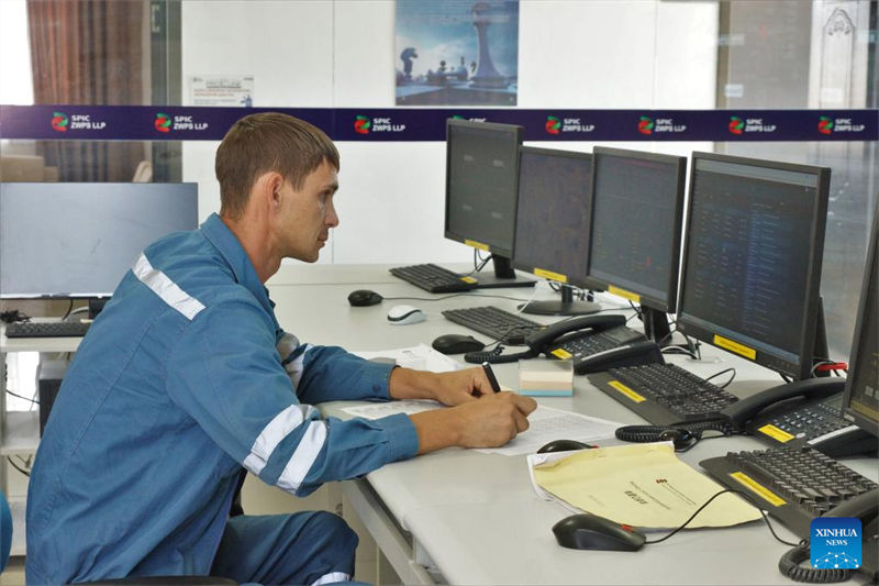 Parque eólico construído pela China alivia escassez de energia no sul do Cazaquist?o