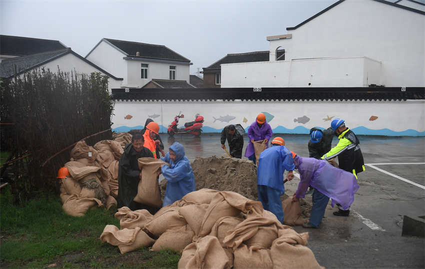 China emite alerta vermelho para tuf?o Muifa que deve atingir a terra duas vezes