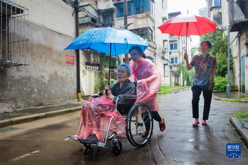 áreas costeiras orientais respondem ativamente ao tuf?o 