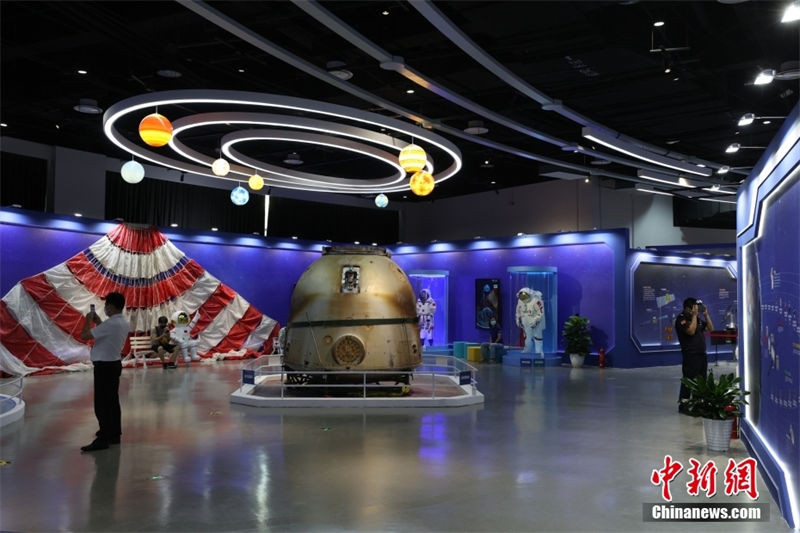 China: cápsula de retorno de Shenzhou-13 é exibido ao público pela primeira vez