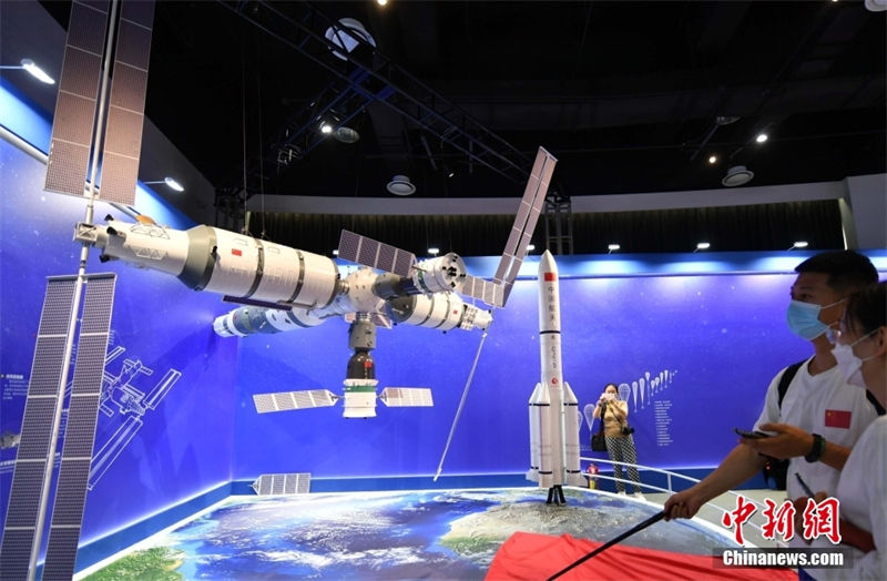 China: cápsula de retorno de Shenzhou-13 é exibido ao público pela primeira vez