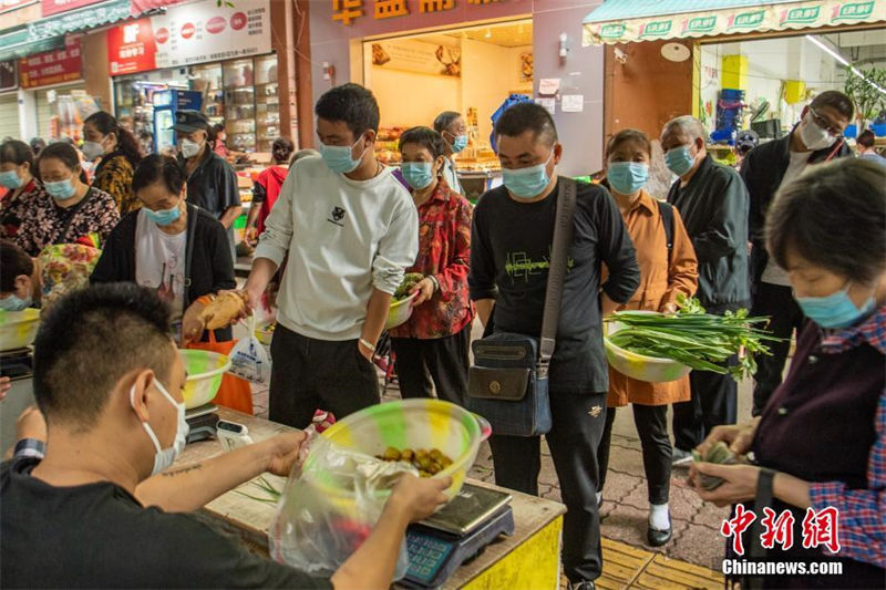 Chengdu retoma vida normal após o controle do novo surto de Covid-19