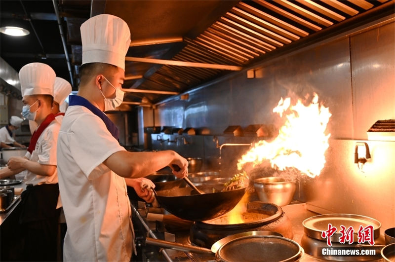 Chengdu retoma vida normal após o controle do novo surto de Covid-19