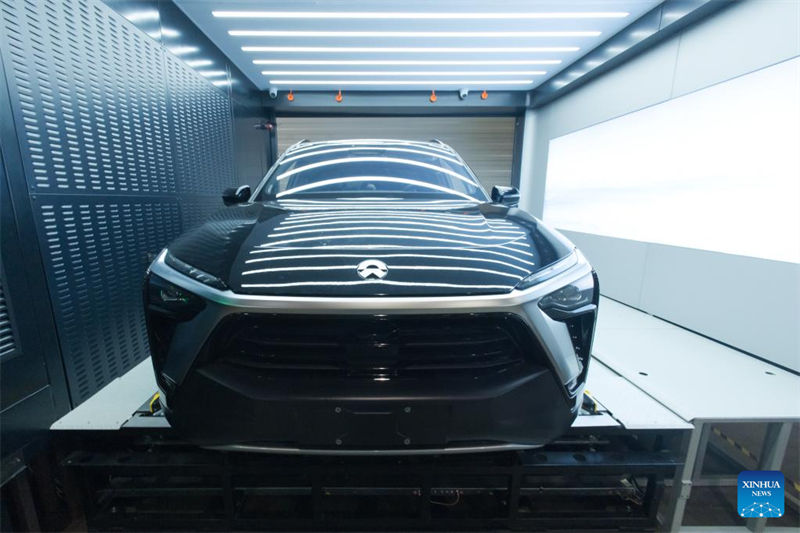 Nova fábrica de baterias da fabricante chinesa de veículos elétricos NIO na Hungria inicia opera??es