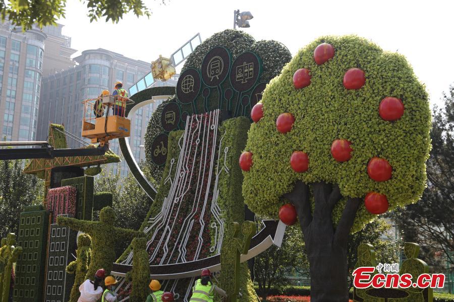 Beijing recebe decora??es de flores para celebrar o Dia Nacional
