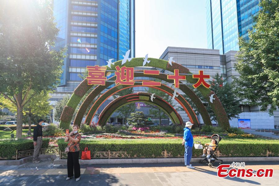 Beijing recebe decora??es de flores para celebrar o Dia Nacional