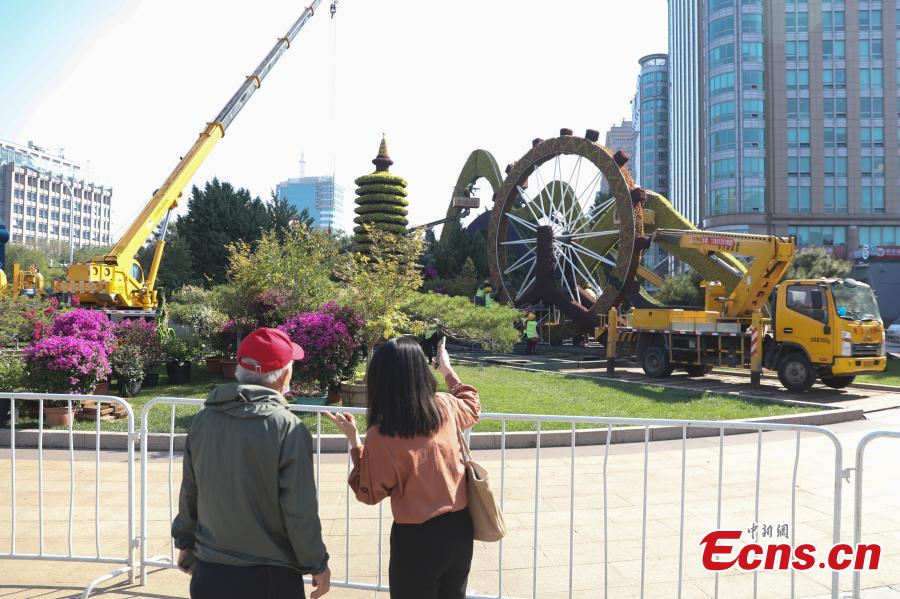 Beijing recebe decora??es de flores para celebrar o Dia Nacional
