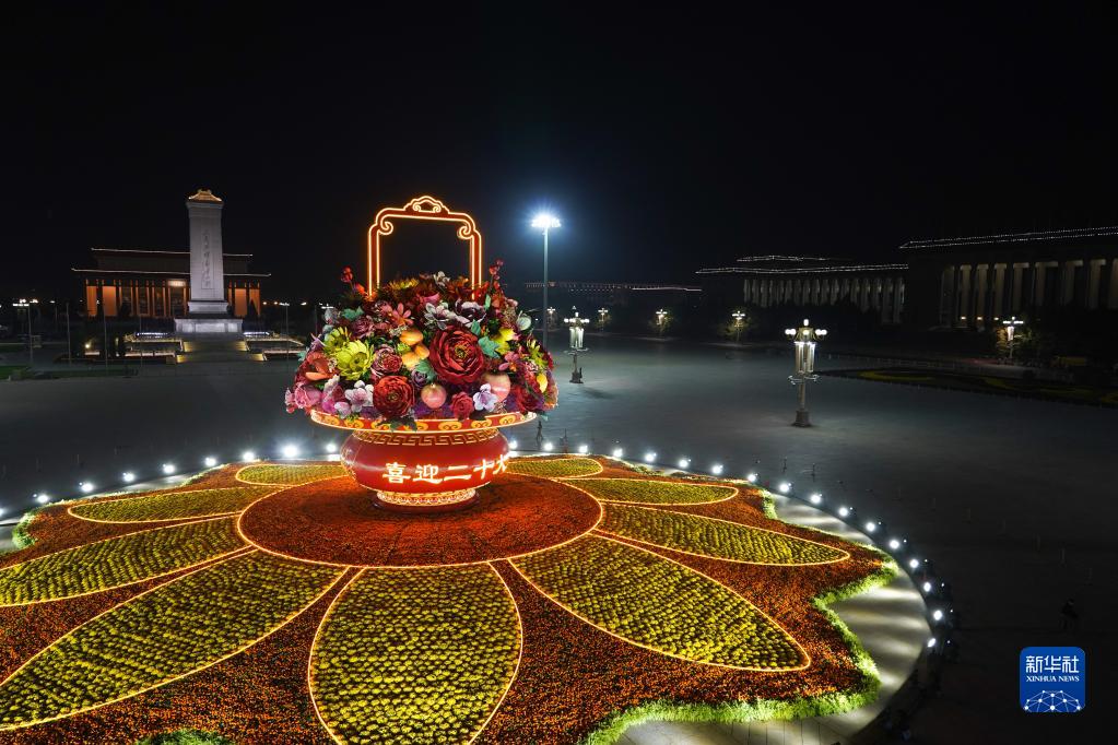Galeria: Cesta gigante de flores decora Pra?a de Tiananmen
