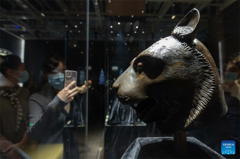 Relíquias culturais chinesas recuperadas do exterior em exposi??o em Shanghai