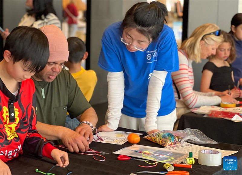 Bibliotecas na cidade da Nova Zelandia recebem livros infantis doados no Dia da Imers?o Chinesa