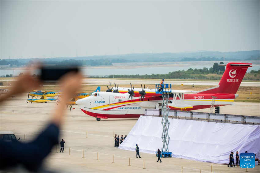 Grande aeronave anfíbia da China obtém enorme progresso
