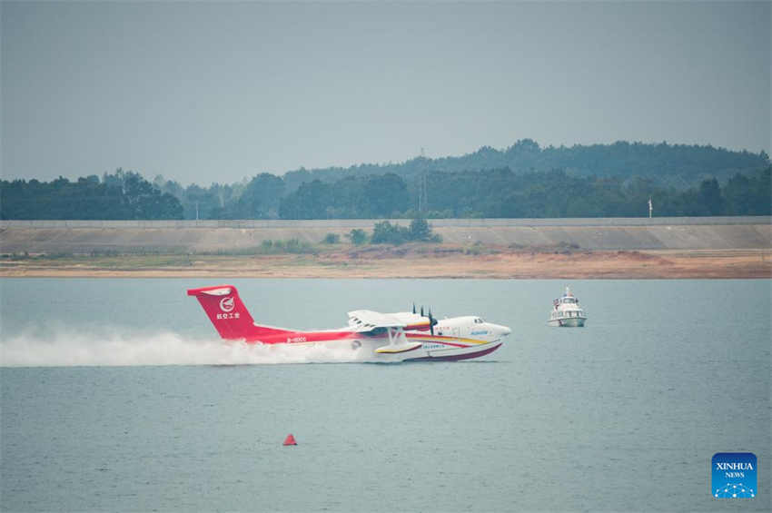 Grande aeronave anfíbia da China obtém enorme progresso