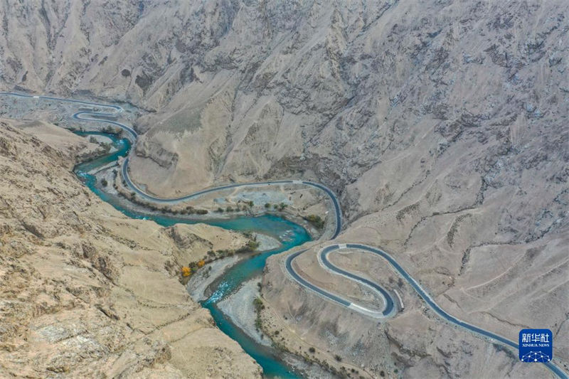 Xinjiang construi 62.200 km de novas estradas em dez anos