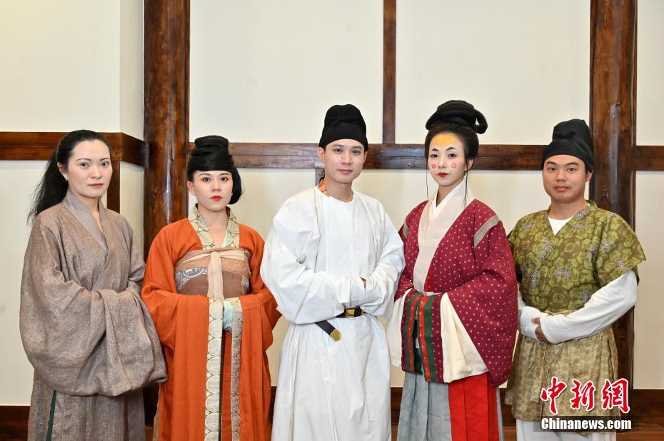 Guangxi: equipe de restaura??o de “Hanfu” de gera??o pós-90 mostra trajes tradicionais chineses
