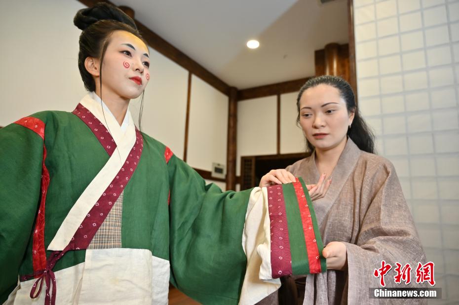 Guangxi: equipe de restaura??o de “Hanfu” de gera??o pós-90 mostra trajes tradicionais chineses