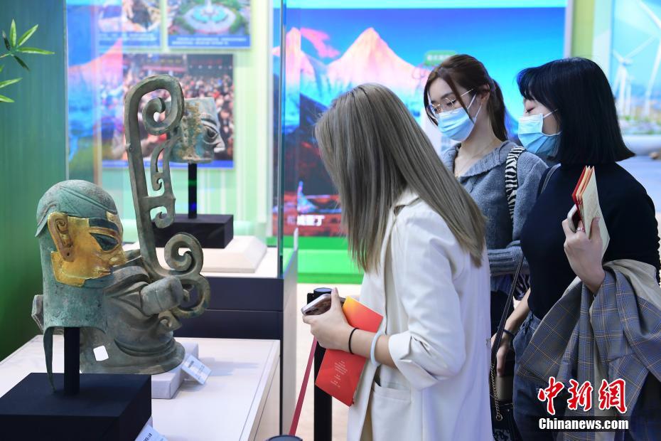 Exposi??o temática atrai visitantes na capital chinesa