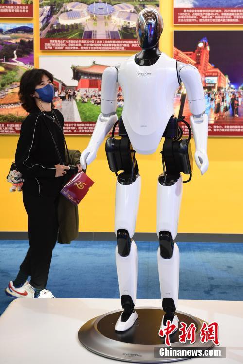 Exposi??o temática atrai visitantes na capital chinesa