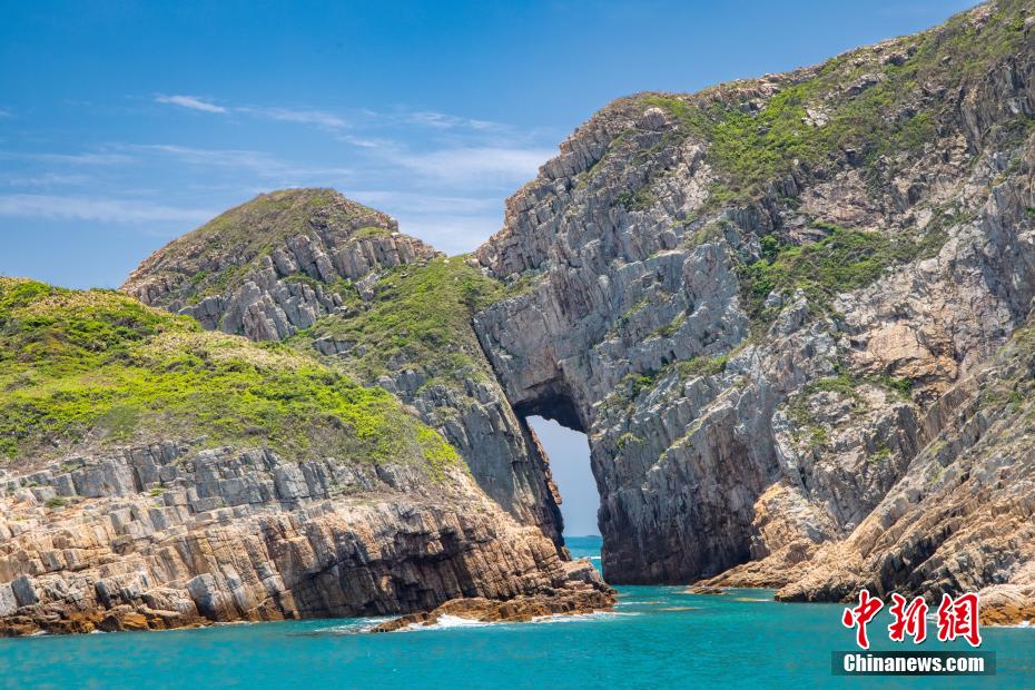 Hong Kong: grupo de colunas de riólito do período Cretáceo entra nos primeiros 100 sítios de patrim?nio geológico da IUGS

