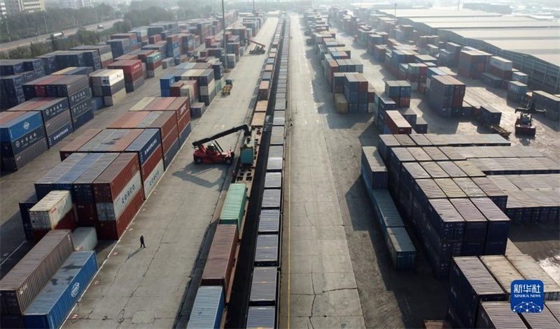 Porto de Tianjin: volume do transporte intermodal marítimo-ferroviário excede 1 milh?o de TEUs
