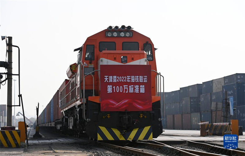 Porto de Tianjin: volume do transporte intermodal marítimo-ferroviário excede 1 milh?o de TEUs