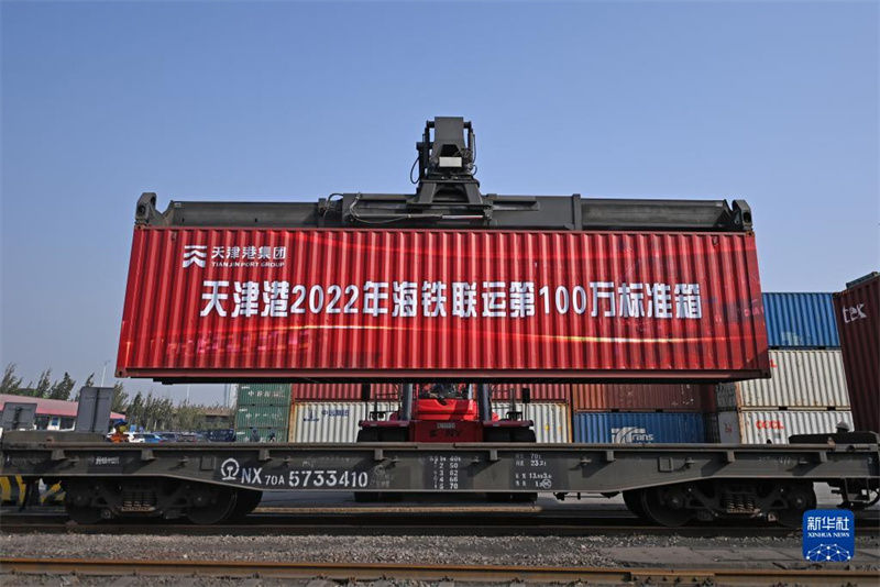 Porto de Tianjin: volume do transporte intermodal marítimo-ferroviário excede 1 milh?o de TEUs