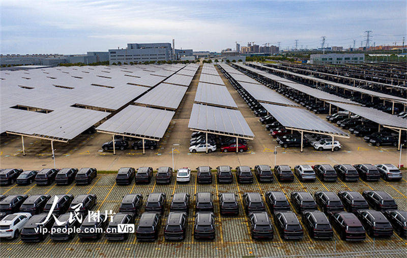 Galeria: estacionamento é capaz de gerar energia fotovoltaica no leste da China