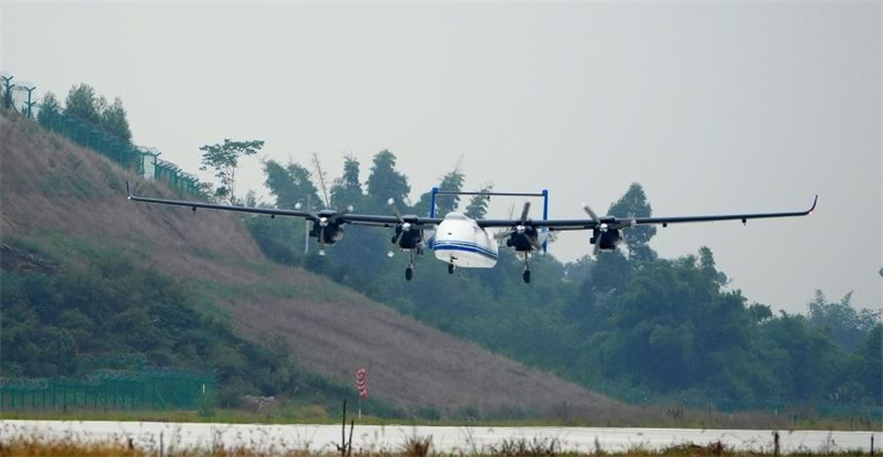 UAV de quatro motores fabricado na China realiza com sucesso voo inaugural