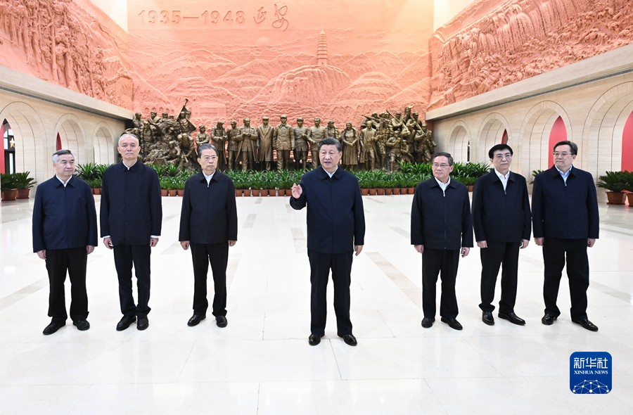 Xi Jinping leva lideran?a do PCCh à antiga base revolucionária