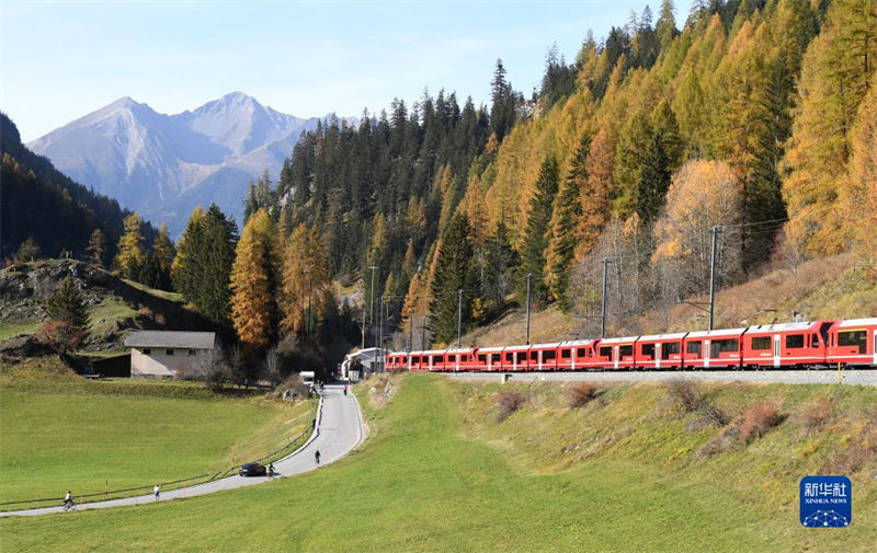 Suí?a bate recorde do comboio de passageiros mais longo do mundo