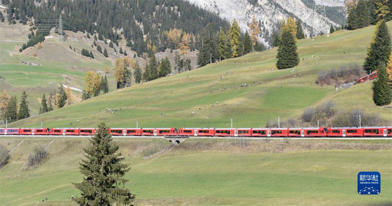 Suí?a bate recorde do comboio de passageiros mais longo do mundo