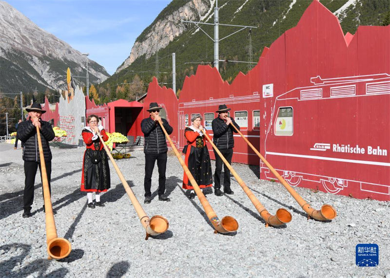Suí?a bate recorde do comboio de passageiros mais longo do mundo