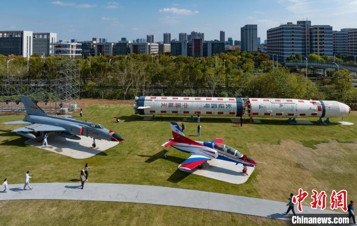 15 tipos de avi?es s?o instalados na Universidade de Aeronáutica e Astronáutica de Nanjing