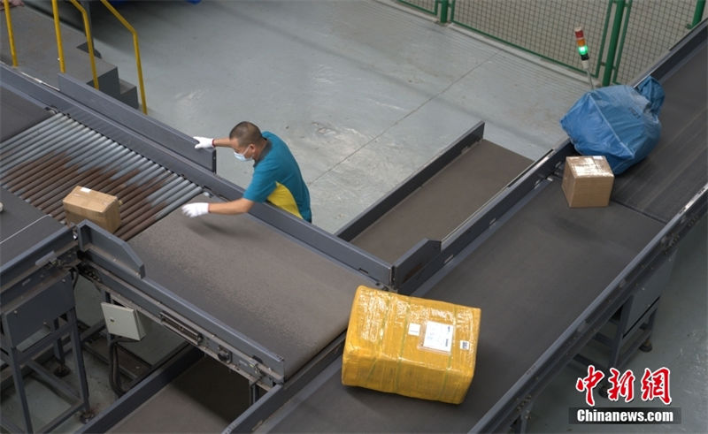 Zhejiang: negócio online em importa??o e exporta??o tem alto fluxo