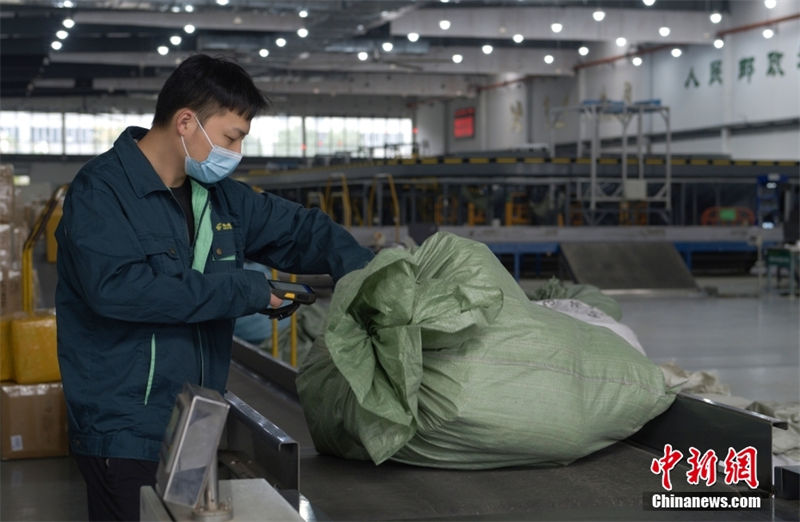 Zhejiang: negócio online em importa??o e exporta??o tem alto fluxo