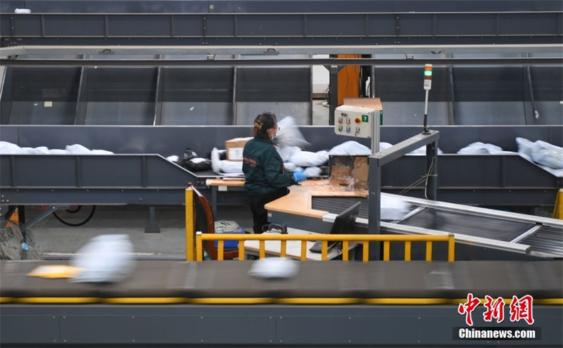 Zhejiang: negócio online em importa??o e exporta??o tem alto fluxo