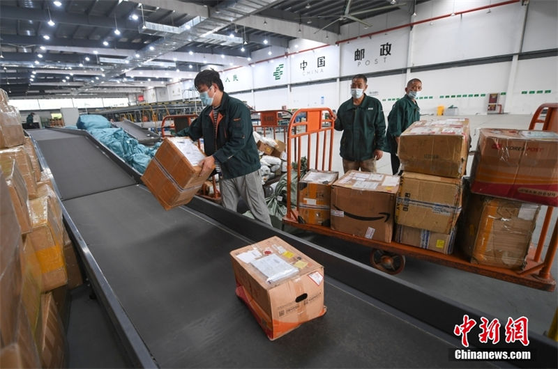 Zhejiang: negócio online em importa??o e exporta??o tem alto fluxo