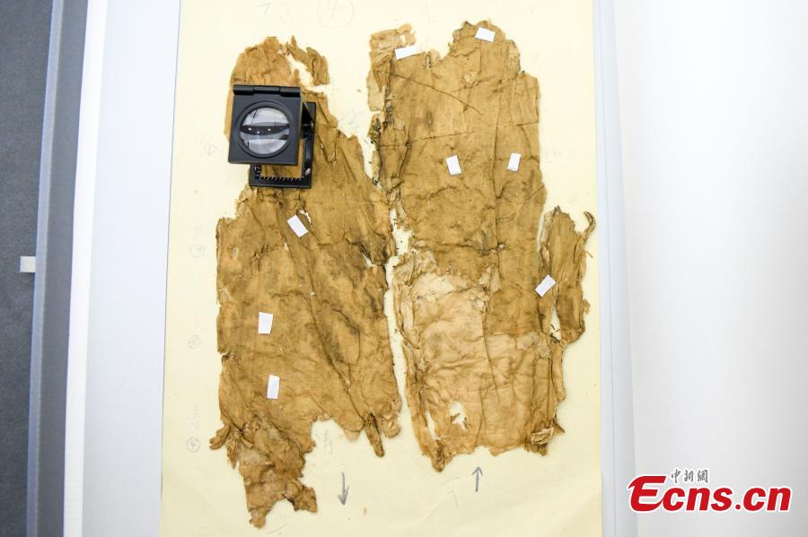 China: frases de bên??o s?o descobertas em fragmento de seda da dinastia Han em Hunan