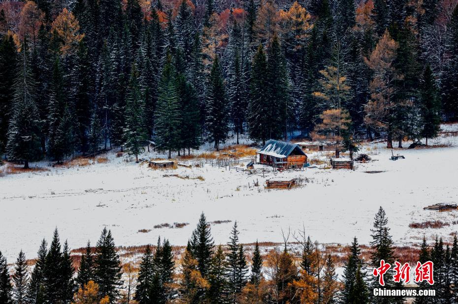 Xinjiang: área cênica de Kanas coberta de neve