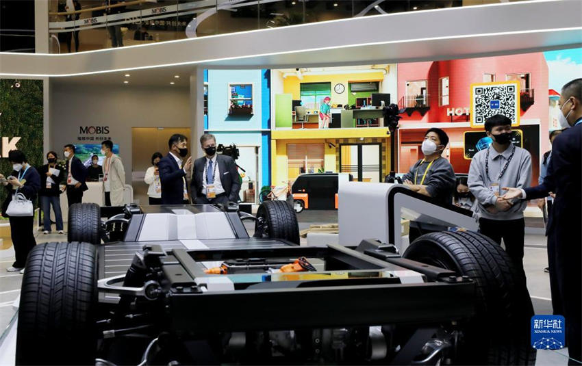 Galeria: solu??es verdes se destacam na área de exposi??o de automóveis da 5a CIIE