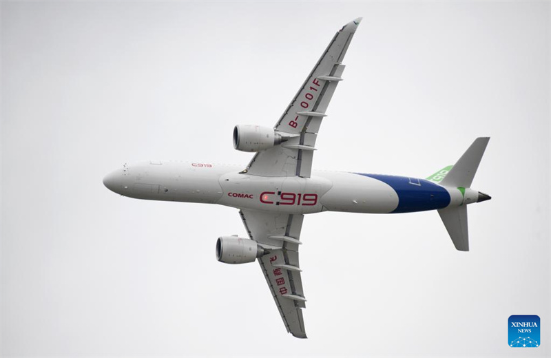 Mais de 740 empresas participaram na 14a Exposi??o Internacional de Avia??o da China